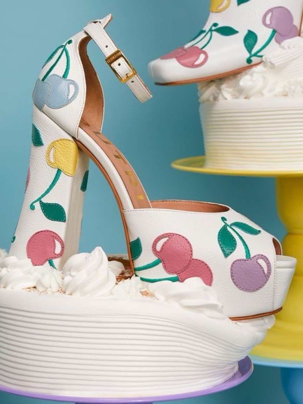 BUTRICH Cherry platform shoes